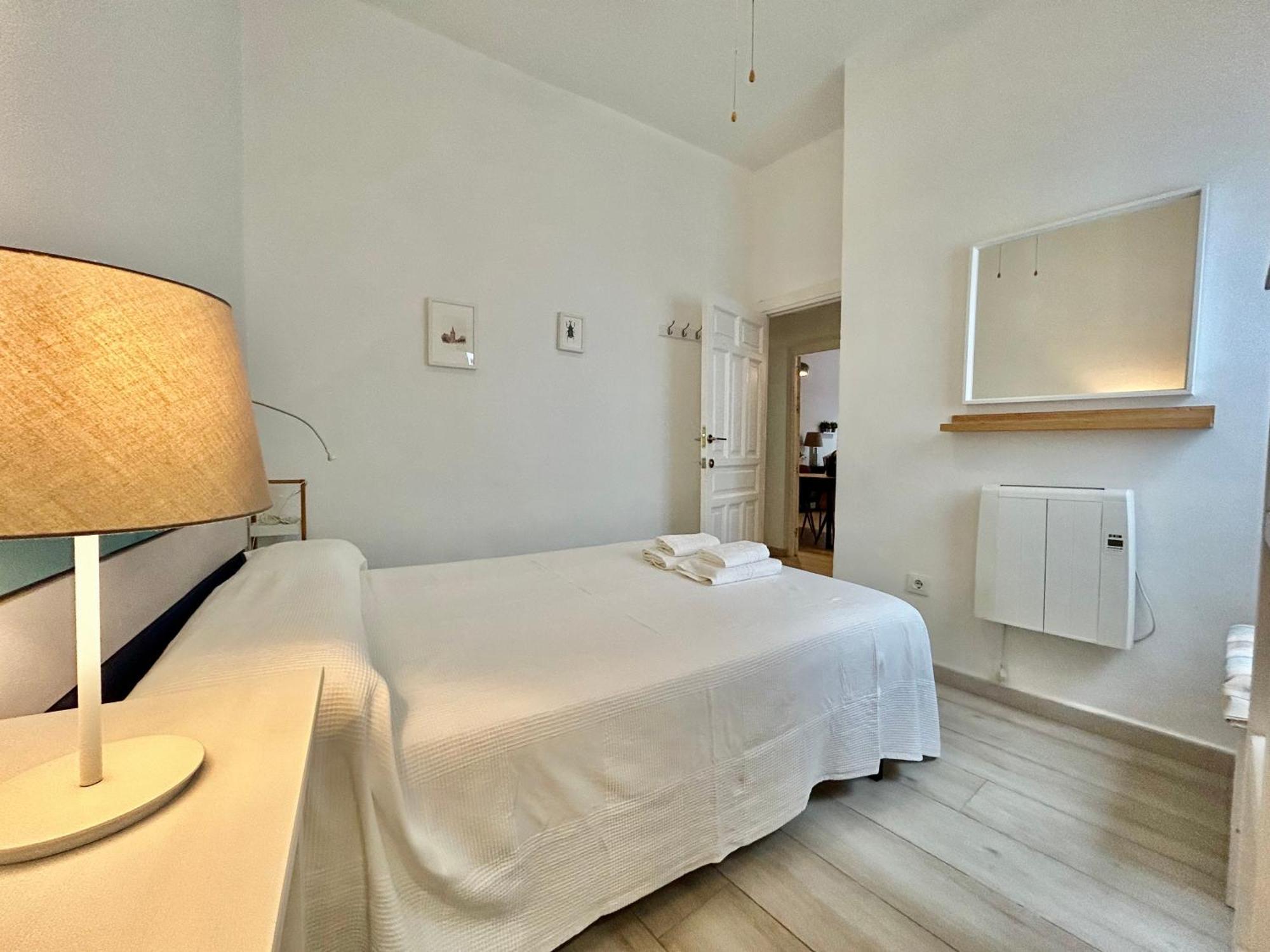 Acogedor Apt 8Pax 4Bdr 2Bth- Cozyhomesevilla2 ภายนอก รูปภาพ