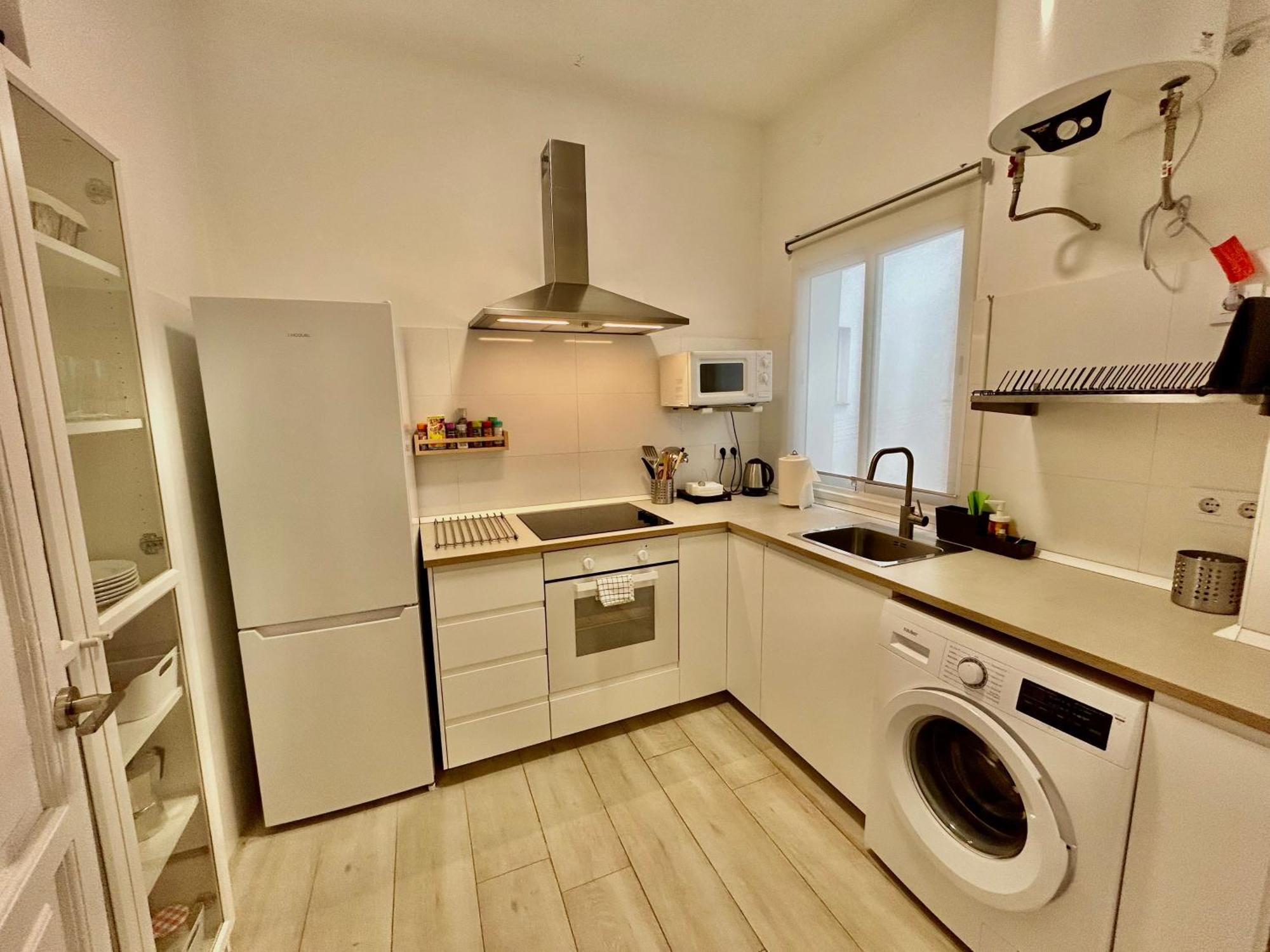 Acogedor Apt 8Pax 4Bdr 2Bth- Cozyhomesevilla2 ภายนอก รูปภาพ