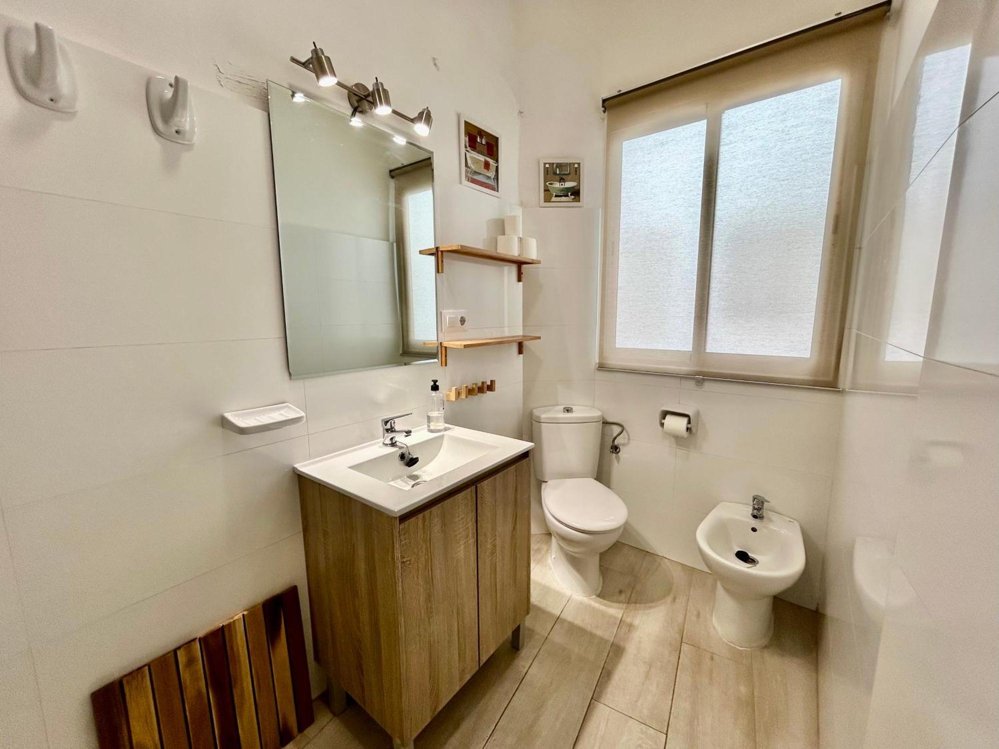 Acogedor Apt 8Pax 4Bdr 2Bth- Cozyhomesevilla2 ภายนอก รูปภาพ
