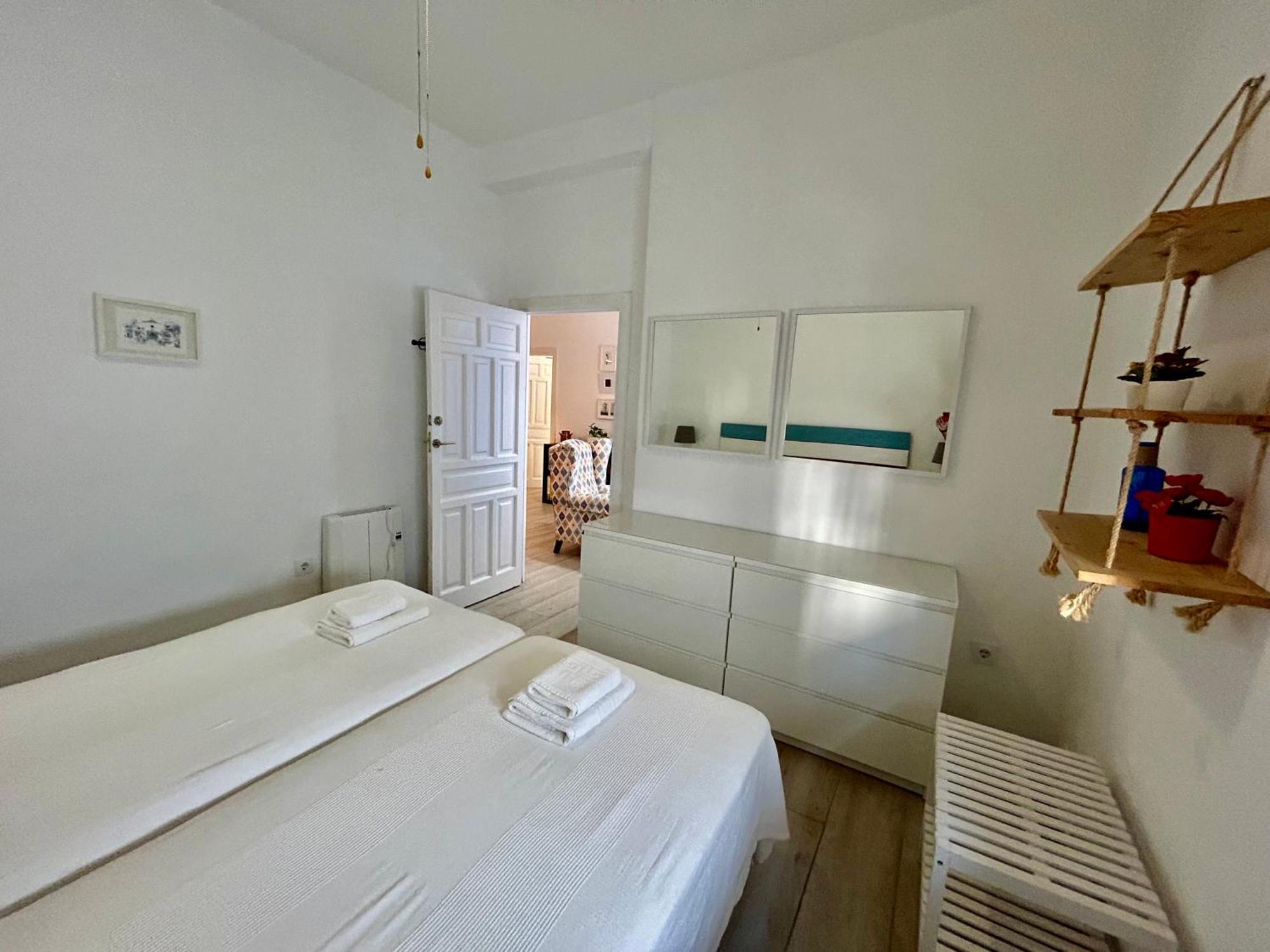 Acogedor Apt 8Pax 4Bdr 2Bth- Cozyhomesevilla2 ภายนอก รูปภาพ